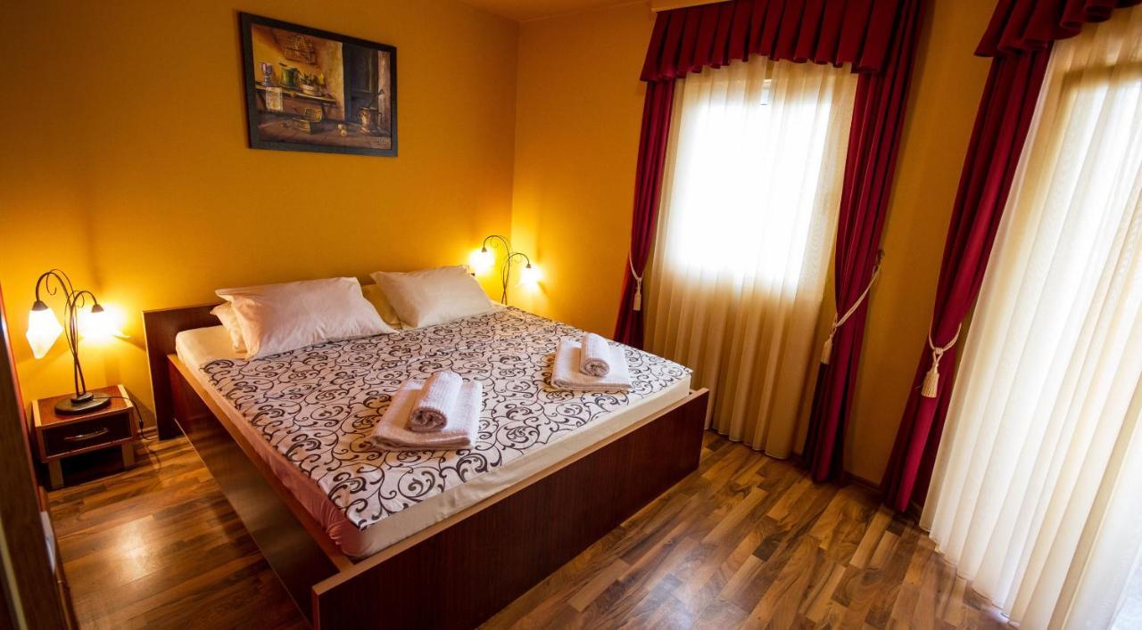 Apart Hotel Samardzic Tivat Oda fotoğraf