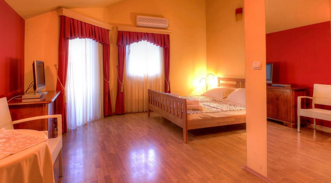 Apart Hotel Samardzic Tivat Oda fotoğraf