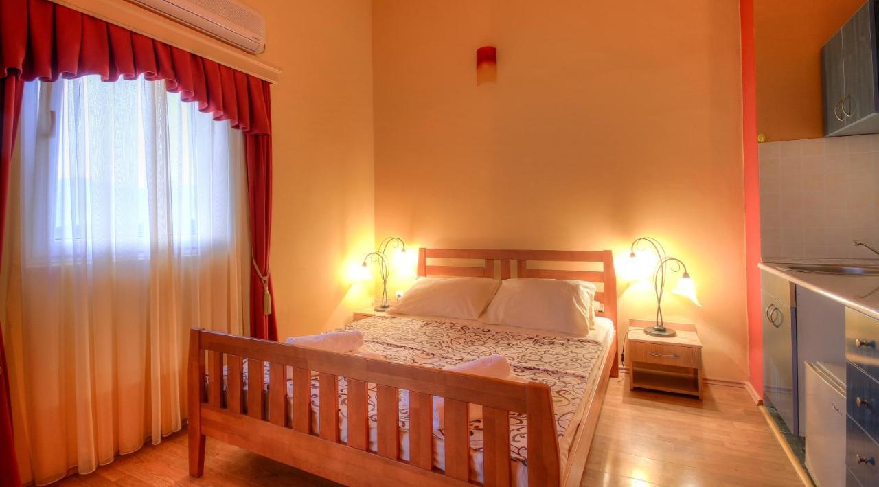 Apart Hotel Samardzic Tivat Oda fotoğraf